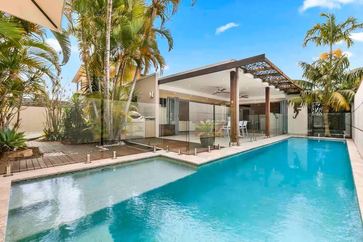 Ξενοδοχείο με διαμερίσματα Element On Coolum Beachfront Sunshine Coast